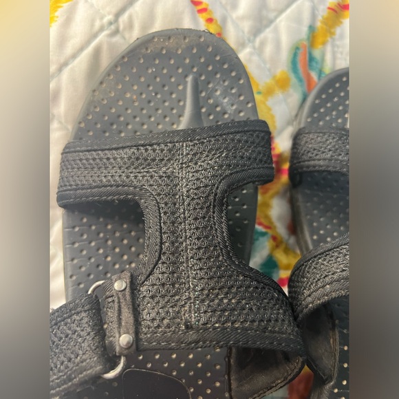 Women's Slide On Skechers Outdoor Lifestyle Sandals in Black Size 6 - Picture 4 of 6